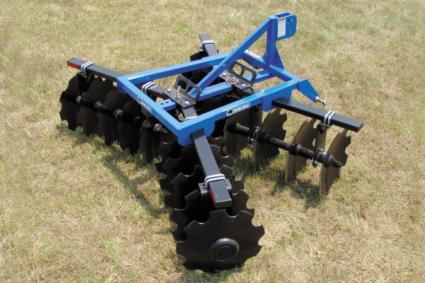 Bush Hog | Harrows | 1D Series Lift Disc Harrows for sale at H&R Agri-Power, Kentucky, Illinois, Tennessee, Alabama, Mississippi and Indiana