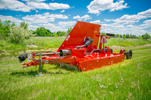 Farm King | Mowers and Cutters | 10.5' Flex-Wing Rotary Cutter for sale at H&R Agri-Power, Kentucky, Illinois, Tennessee, Alabama, Mississippi and Indiana
