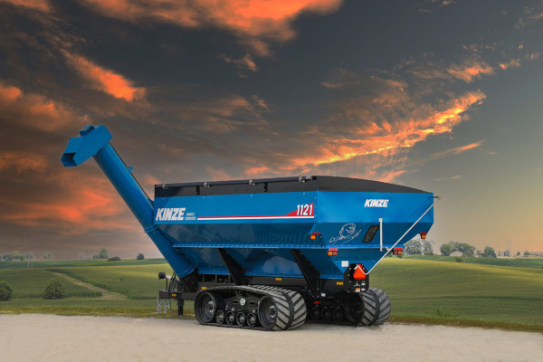 Kinze-GrainCarts-Y23.jpg