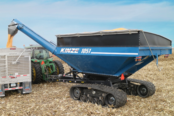 Kinze-GrainCartsCover-2019.jpg