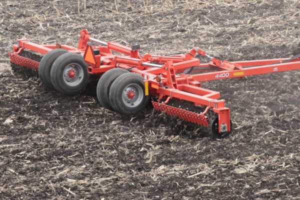 Kuhn 4400-28 for sale at H&R Agri-Power, Kentucky, Illinois, Tennessee, Alabama, Mississippi and Indiana Kuhn 4400-28 for sale at H&R Agri-Power, Kentucky, Illinois, Tennessee, Alabama, Mississippi and Indiana