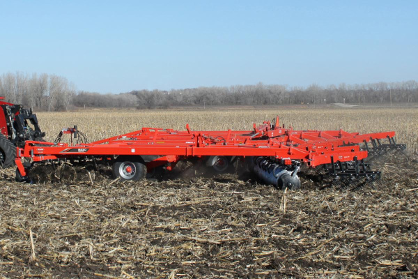 Kuhn | Class II: All-Purpose  | 8220 Tandem for sale at H&R Agri-Power, Kentucky, Illinois, Tennessee, Alabama, Mississippi and Indiana