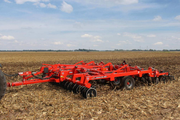 Kuhn | Dominator® 4860 | Model DOMINATOR 4860-9F for sale at H&R Agri-Power, Kentucky, Illinois, Tennessee, Alabama, Mississippi and Indiana