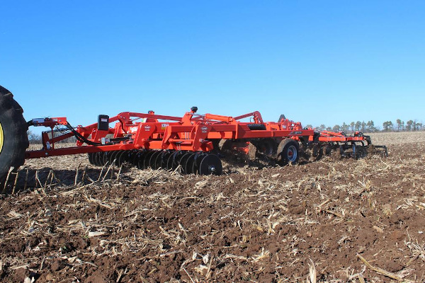 Kuhn | Combination Disc Rippers | Dominator® 4856 for sale at H&R Agri-Power, Kentucky, Illinois, Tennessee, Alabama, Mississippi and Indiana