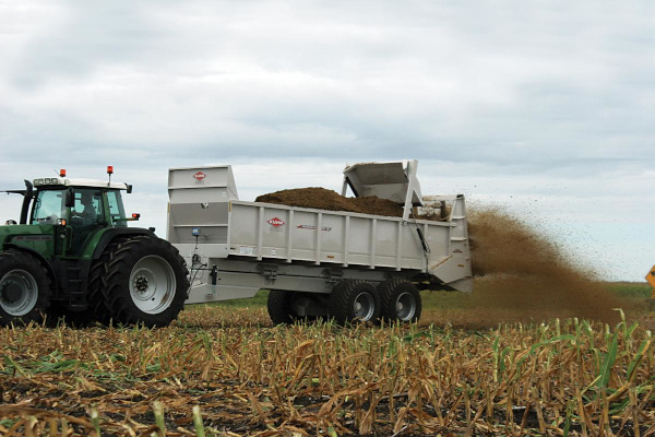 Kuhn PSC 171 TRAILER Horizontal/Vertical/Spinner for sale at H&R Agri-Power, Kentucky, Illinois, Tennessee, Alabama, Mississippi and Indiana Kuhn PSC 171 TRAILER Horizontal/Vertical/Spinner for sale at H&R Agri-Power, Kentucky, Illinois, Tennessee, Alabama, Mississippi and Indiana