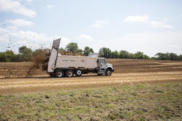 Kuhn PXL 1100 TRUCK Horizontal/Vertical/Spinner for sale at H&R Agri-Power, Kentucky, Illinois, Tennessee, Alabama, Mississippi and Indiana Kuhn PXL 1100 TRUCK Horizontal/Vertical/Spinner for sale at H&R Agri-Power, Kentucky, Illinois, Tennessee, Alabama, Mississippi and Indiana