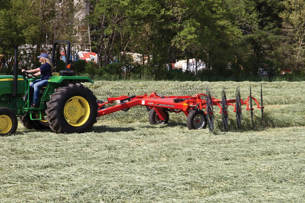Kuhn | Wheel Rakes | SR 100 GII Series for sale at H&R Agri-Power, Kentucky, Illinois, Tennessee, Alabama, Mississippi and Indiana