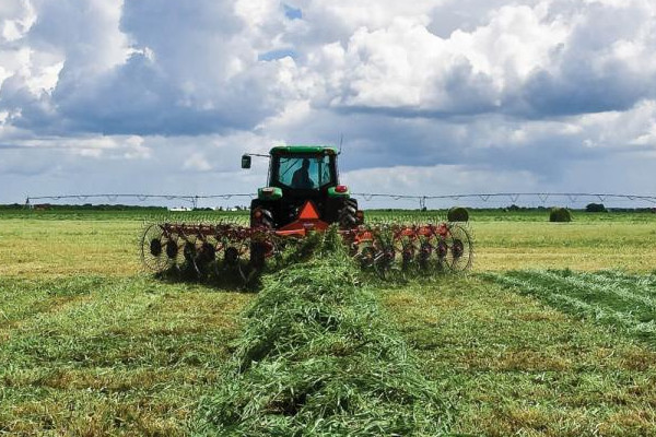 Kuhn | Wheel Rakes | SR 300 Series for sale at H&R Agri-Power, Kentucky, Illinois, Tennessee, Alabama, Mississippi and Indiana