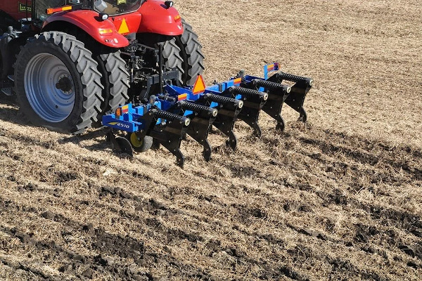 Landoll | 2500 Series | Auto-Reset Spring Shanks, Non-Folding Units for sale at H&R Agri-Power, Kentucky, Illinois, Tennessee, Alabama, Mississippi and Indiana