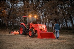 Kubota M6060 (CAB/4WD/8-SPEED)