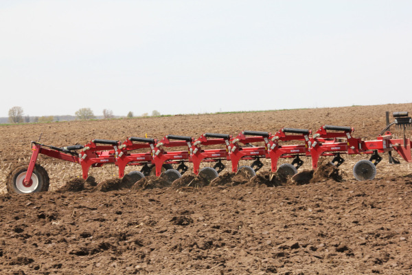 Salford 6204 Moldboard Plow for sale at H&R Agri-Power, Kentucky, Illinois, Tennessee, Alabama, Mississippi and Indiana Salford 6204 Moldboard Plow for sale at H&R Agri-Power, Kentucky, Illinois, Tennessee, Alabama, Mississippi and Indiana
