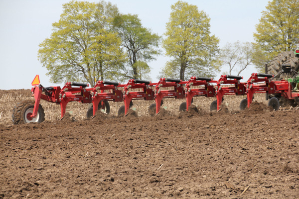 Salford 6206 Moldboard Plow for sale at H&R Agri-Power, Kentucky, Illinois, Tennessee, Alabama, Mississippi and Indiana Salford 6206 Moldboard Plow for sale at H&R Agri-Power, Kentucky, Illinois, Tennessee, Alabama, Mississippi and Indiana