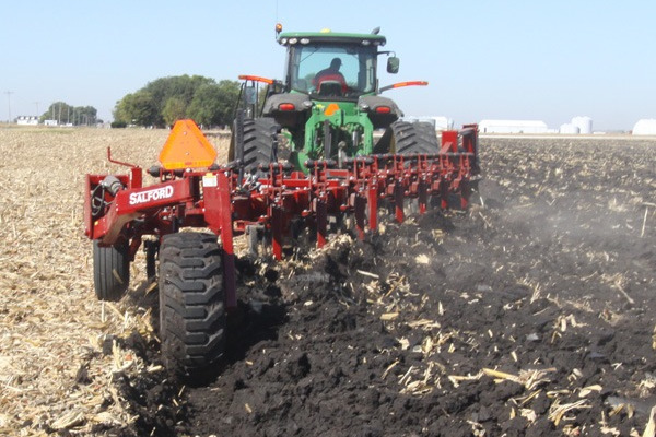 Salford 8208 TANDEM FLEX-TRAIL PLOW for sale at H&R Agri-Power, Kentucky, Illinois, Tennessee, Alabama, Mississippi and Indiana Salford 8208 TANDEM FLEX-TRAIL PLOW for sale at H&R Agri-Power, Kentucky, Illinois, Tennessee, Alabama, Mississippi and Indiana