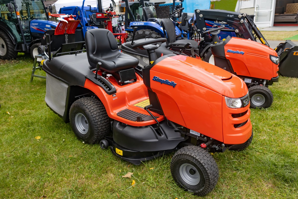 SetWidth1200 Benefits of Using a Kubota Mower for Lawn Care 1