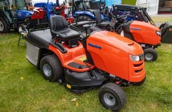 SetWidth1200 Benefits of Using a Kubota Mower for Lawn Care 1