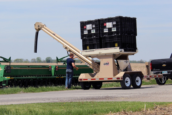Unverferth | Seed Tenders | Seed Pro Bulk Box Tender for sale at H&R Agri-Power, Kentucky, Illinois, Tennessee, Alabama, Mississippi and Indiana