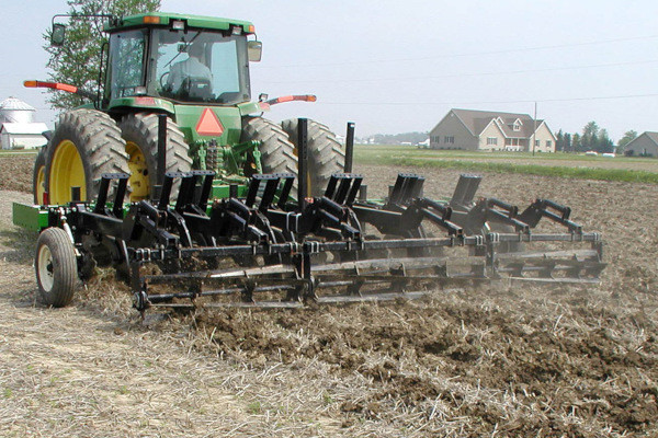 Unverferth Ripper-Roller for sale at H&R Agri-Power, Kentucky, Illinois, Tennessee, Alabama, Mississippi and Indiana Unverferth Ripper-Roller for sale at H&R Agri-Power, Kentucky, Illinois, Tennessee, Alabama, Mississippi and Indiana