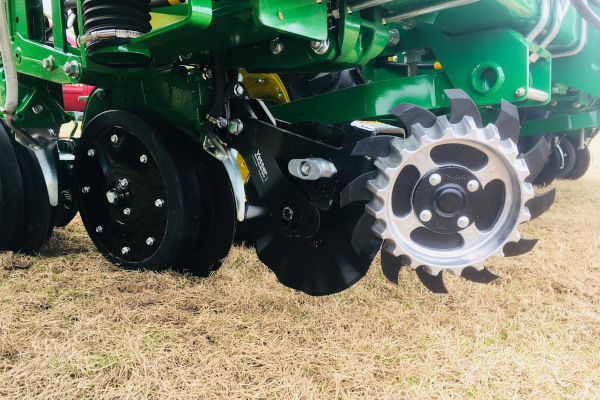 Yetter | Planter-Mount Row Cleaner Combos | 2960-021 Unit-Mount Coulter for sale at H&R Agri-Power, Kentucky, Illinois, Tennessee, Alabama, Mississippi and Indiana