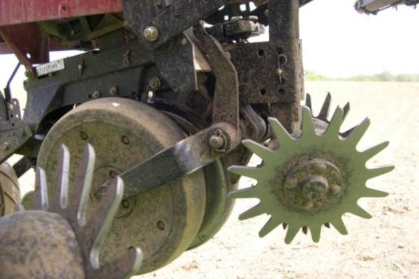 Yetter | 2967 Rigid Row Cleaner | Model 2967-106 Rigid Residue Manager for sale at H&R Agri-Power, Kentucky, Illinois, Tennessee, Alabama, Mississippi and Indiana