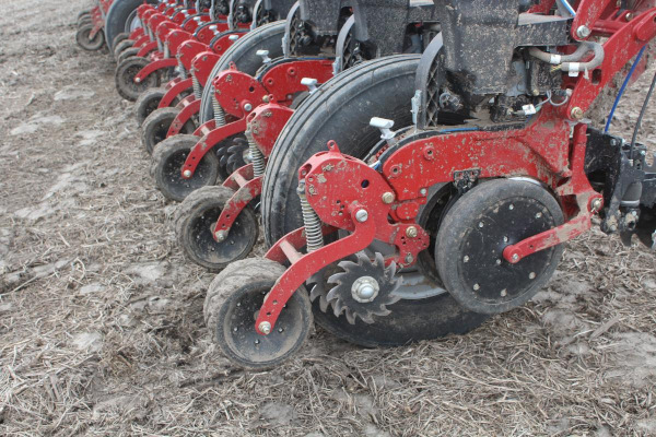Yetter 6000 Sharktooth® for sale at H&R Agri-Power, Kentucky, Illinois, Tennessee, Alabama, Mississippi and Indiana Yetter 6000 Sharktooth® for sale at H&R Agri-Power, Kentucky, Illinois, Tennessee, Alabama, Mississippi and Indiana