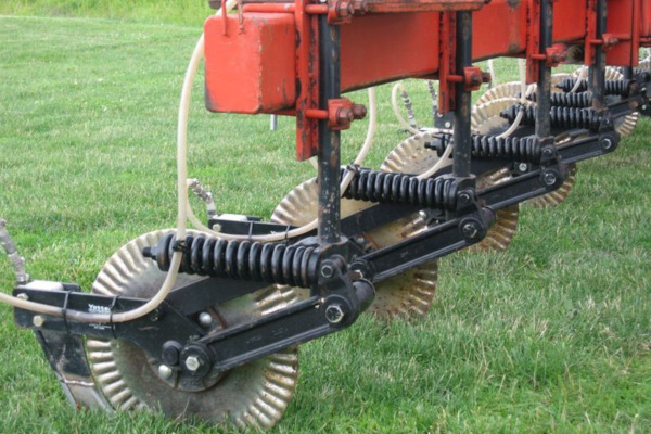 Yetter | Fertilizer Equipment | Toolbar-Mount Fertilizer Equipment for sale at H&R Agri-Power, Kentucky, Illinois, Tennessee, Alabama, Mississippi and Indiana