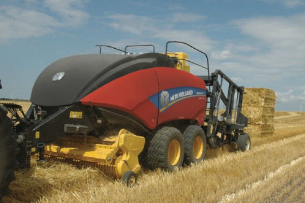 New Holland Ag Products BigBaler 230 CropCutter® Packer Cutter for sale at H&R Agri-Power New Holland Ag Products BigBaler 230 CropCutter® Packer Cutter for sale at H&R Agri-Power