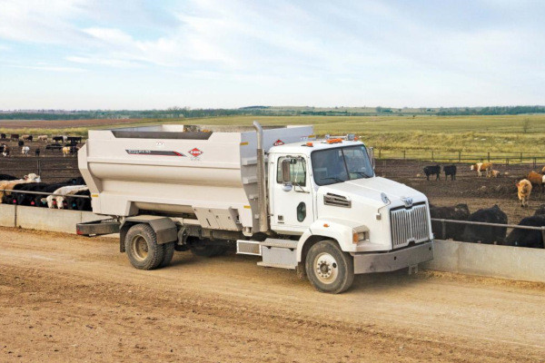 Kuhn | BTC 100 Series | Model BTC 190 - DELIVERY BOX TRUCK for sale at H&R Agri-Power, Kentucky, Illinois, Tennessee, Alabama, Mississippi and Indiana