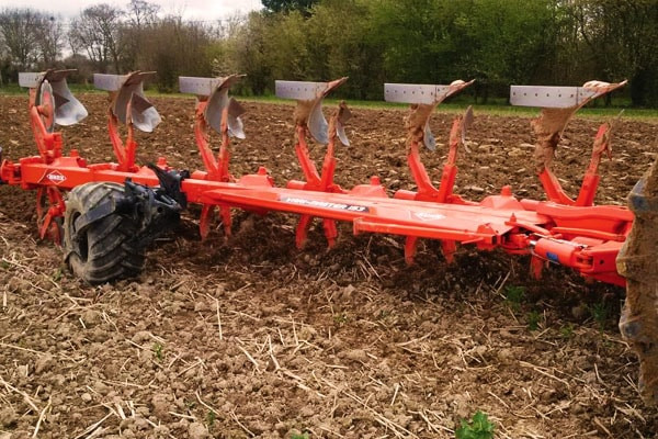 Kuhn Vari-Master 153 3E for sale at H&R Agri-Power, Kentucky, Illinois, Tennessee, Alabama, Mississippi and Indiana Kuhn Vari-Master 153 3E for sale at H&R Agri-Power, Kentucky, Illinois, Tennessee, Alabama, Mississippi and Indiana